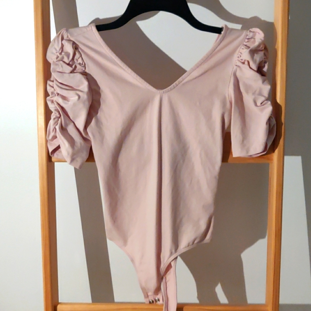 3/$12 Blush puff sleeve bodysuit